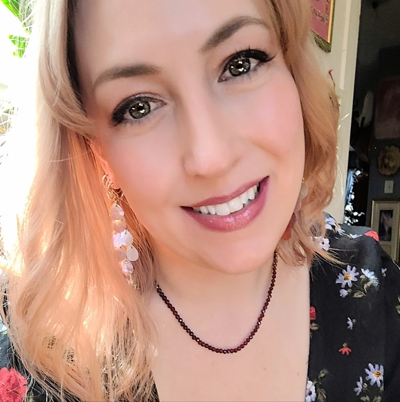 Meet the Posher Other - Meet your Posher, Ella